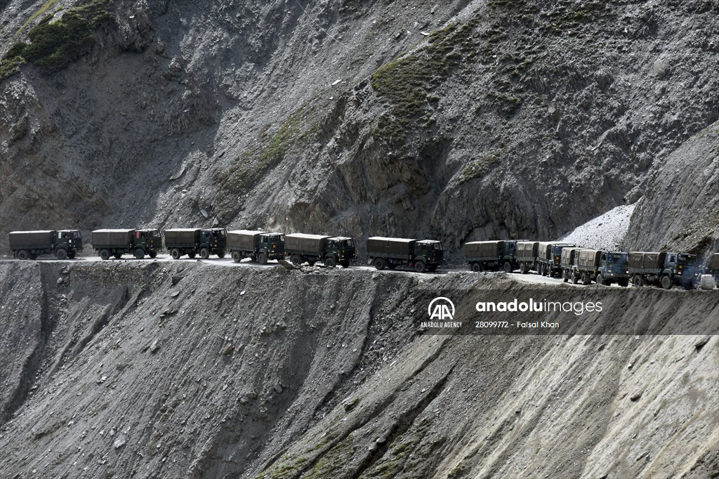 Zojila Pass : one of the world's most dangerous roads