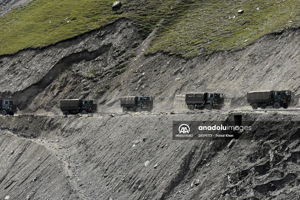 Zojila Pass : one of the world's most dangerous roads