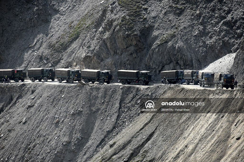 Zojila Pass : one of the world's most dangerous roads
