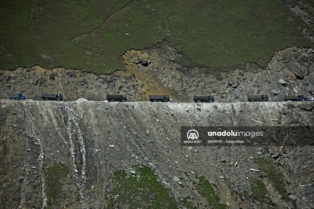 Zojila Pass : one of the world's most dangerous roads