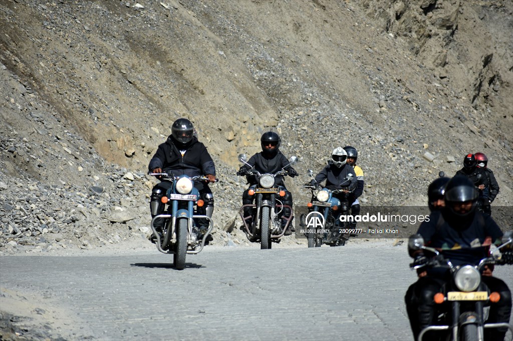 Zojila Pass : one of the world's most dangerous roads