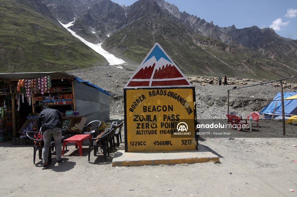 Zojila Pass : one of the world's most dangerous roads