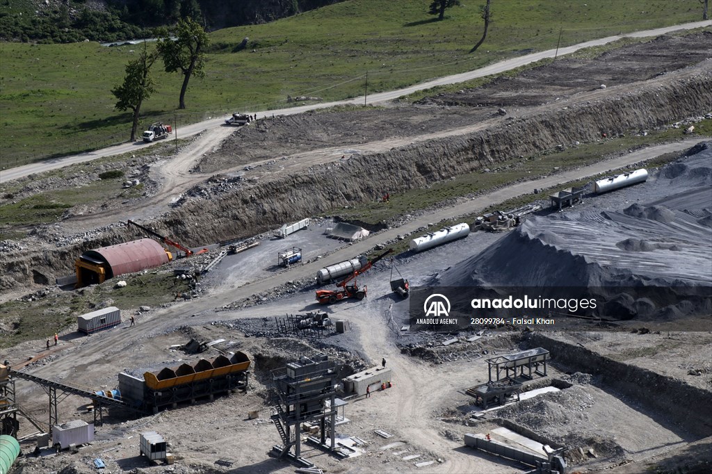 Zojila Pass : one of the world's most dangerous roads
