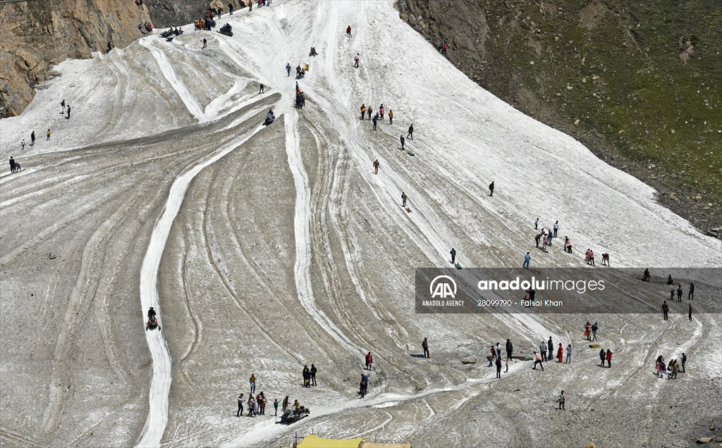 Zojila Pass : one of the world's most dangerous roads