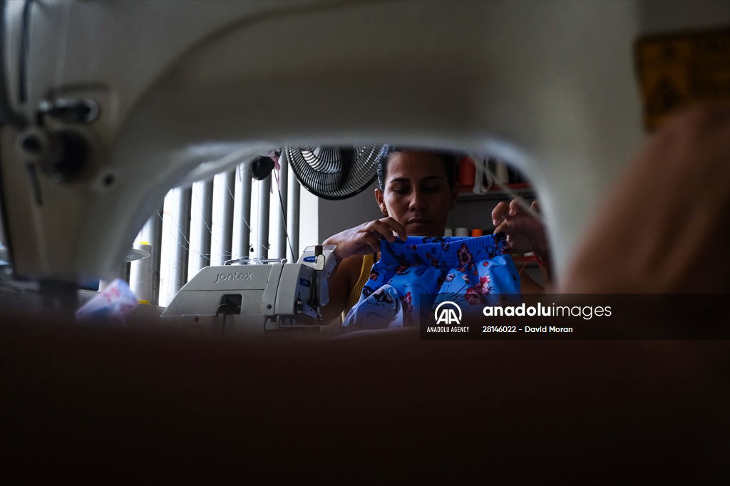 Colombian women in the textile industry