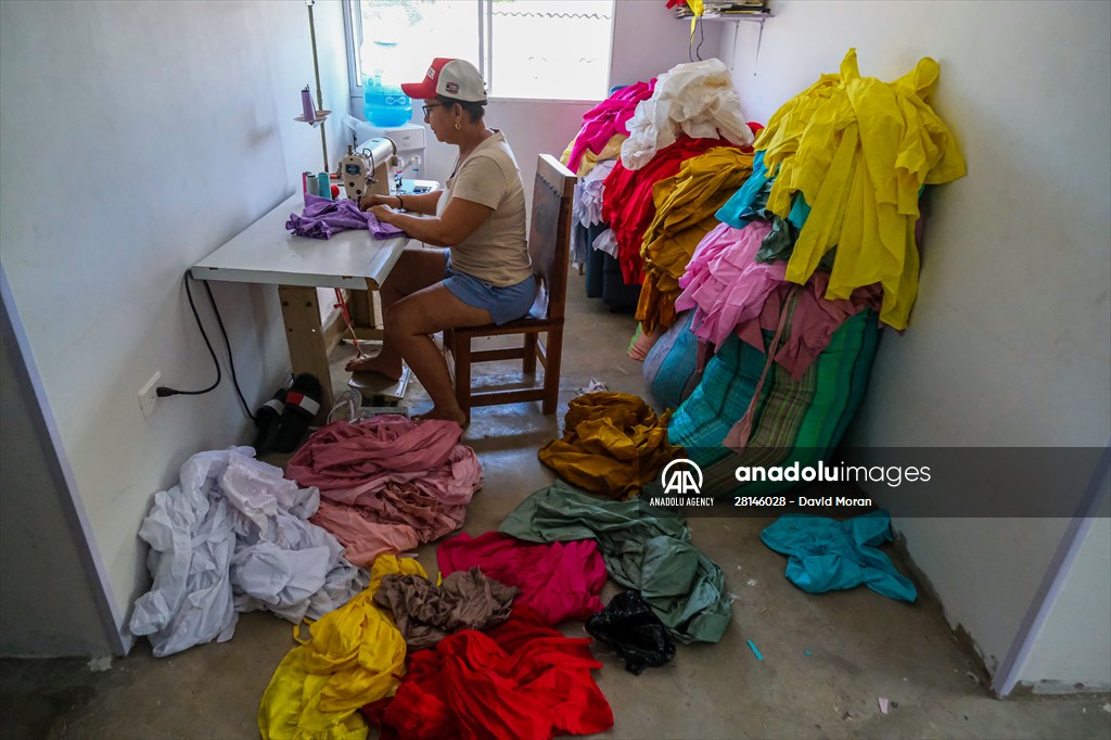 Colombian women in the textile industry