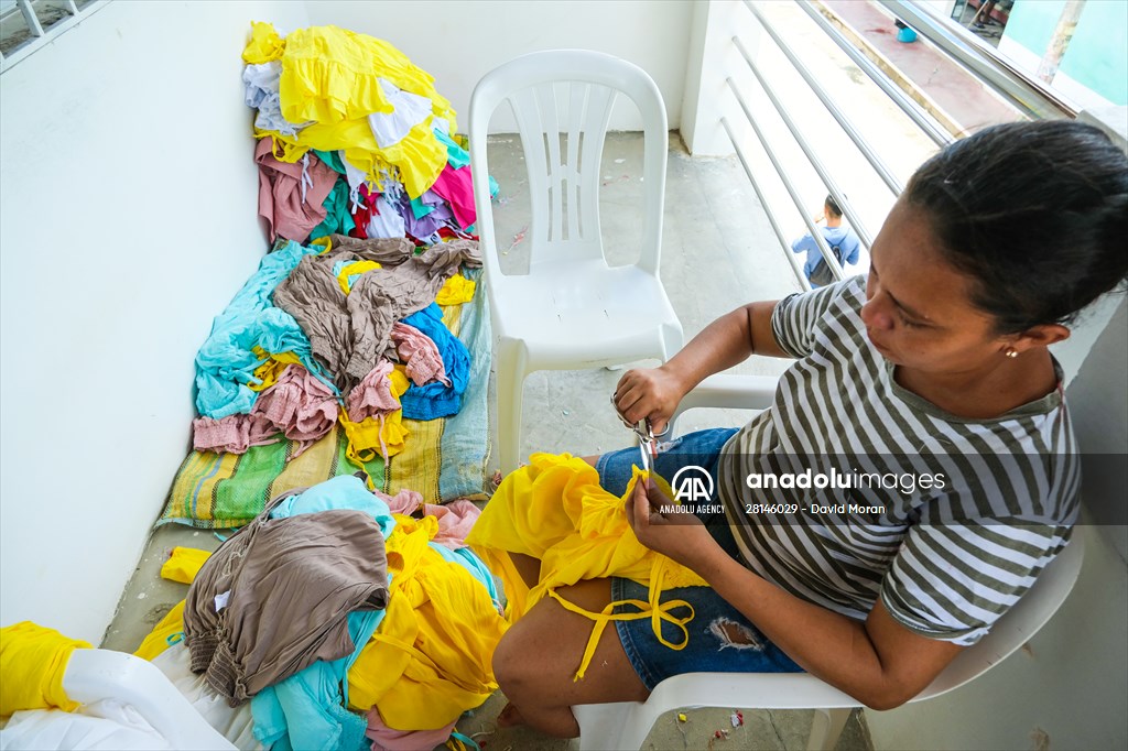 Colombian women in the textile industry