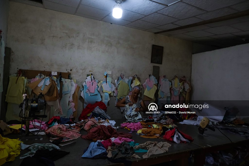 Colombian women in the textile industry