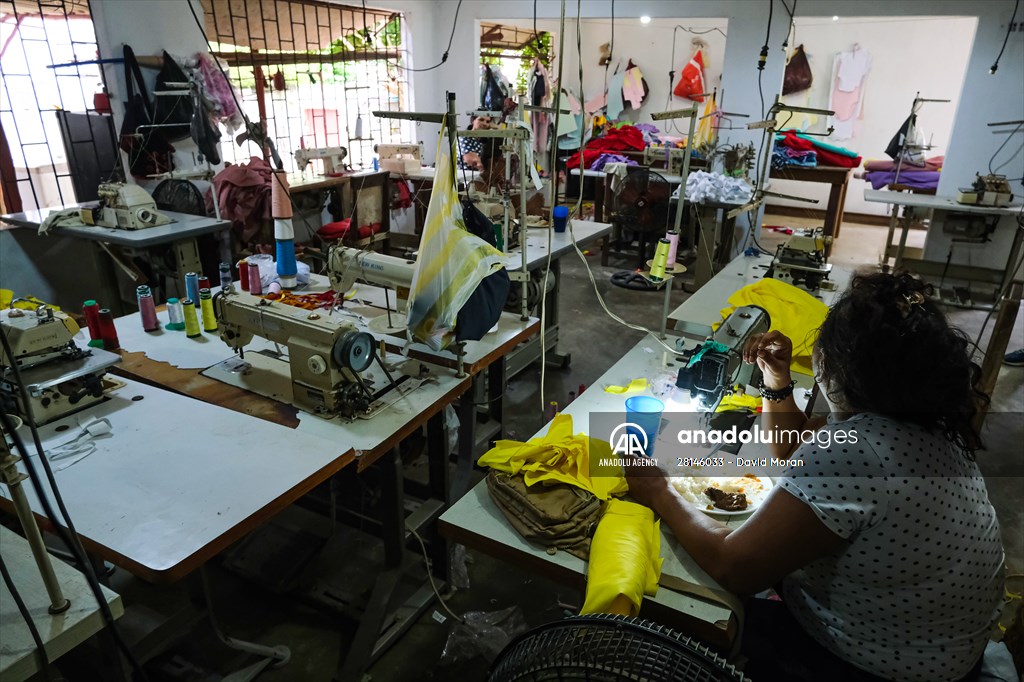 Colombian women in the textile industry