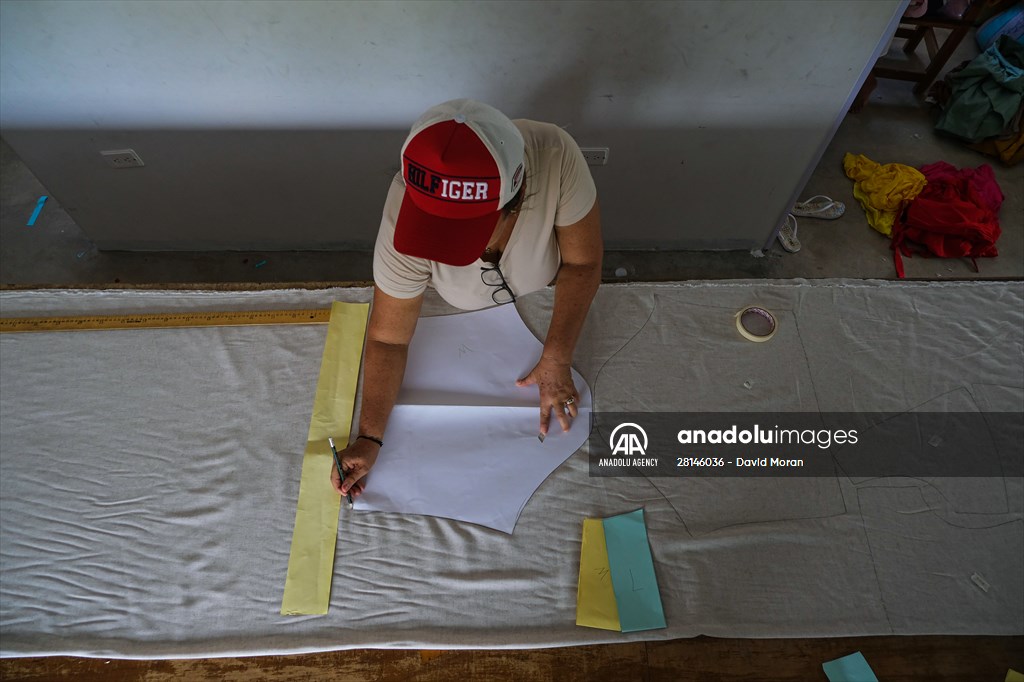 Colombian women in the textile industry