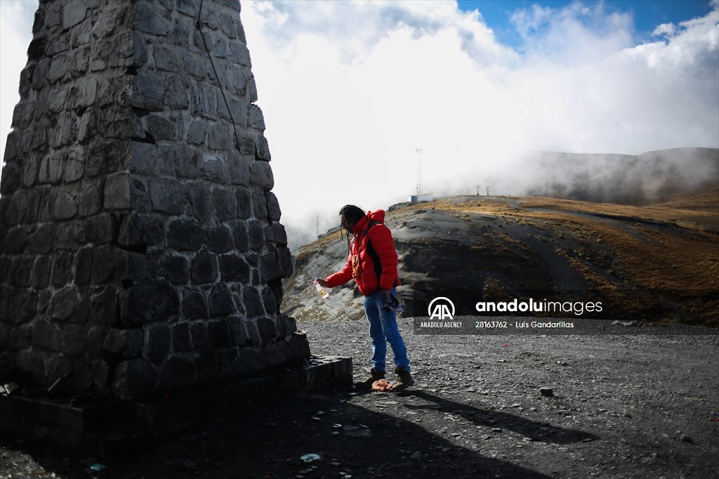 Descent from the summit towards the road to Los Yungas and the Death Road in La Paz