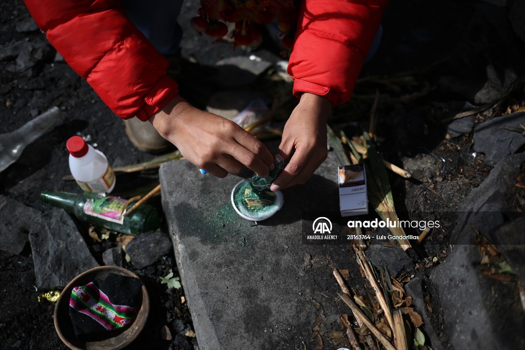 Descent from the summit towards the road to Los Yungas and the Death Road in La Paz