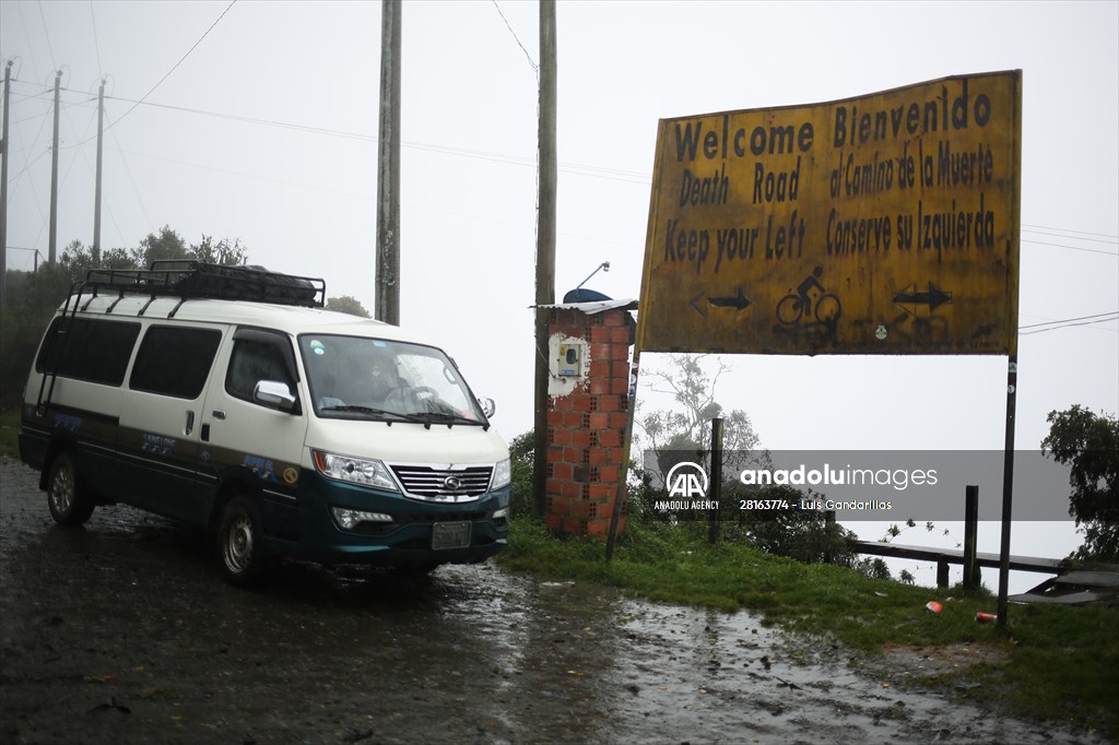 Descent from the summit towards the road to Los Yungas and the Death Road in La Paz