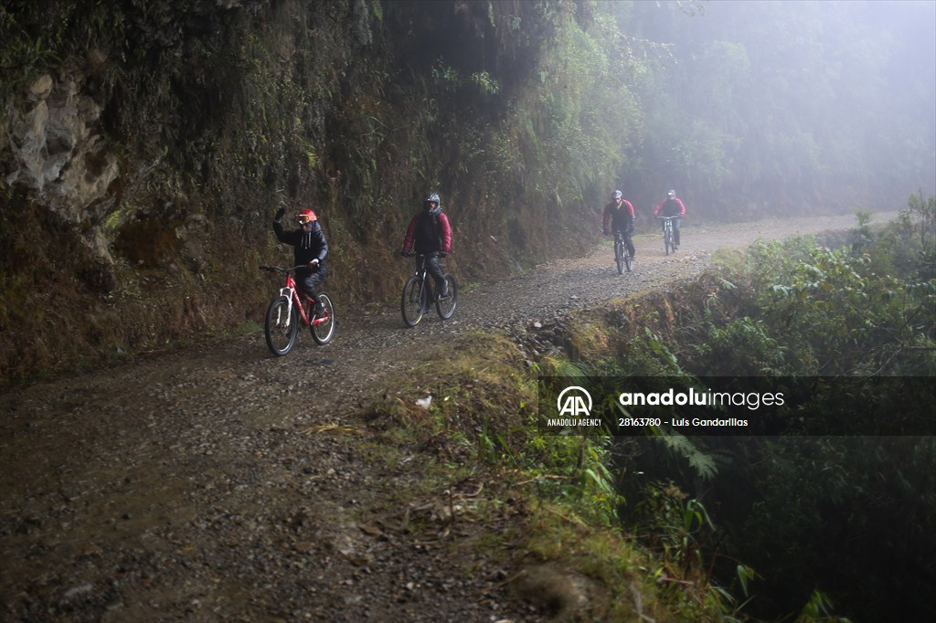 Descent from the summit towards the road to Los Yungas and the Death Road in La Paz