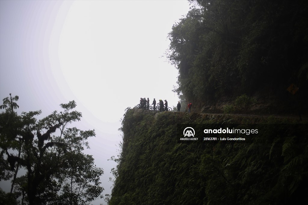 Descent from the summit towards the road to Los Yungas and the Death Road in La Paz