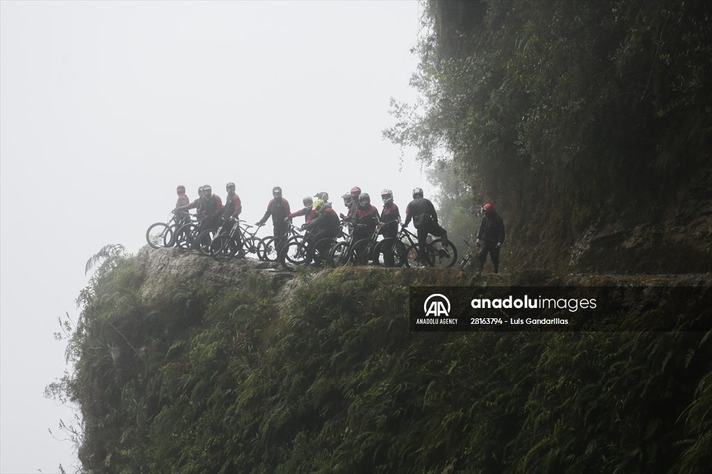 Descent from the summit towards the road to Los Yungas and the Death Road in La Paz
