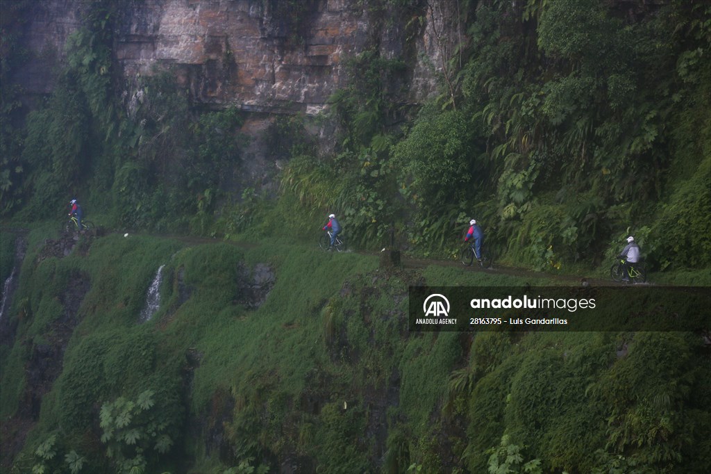 Descent from the summit towards the road to Los Yungas and the Death Road in La Paz