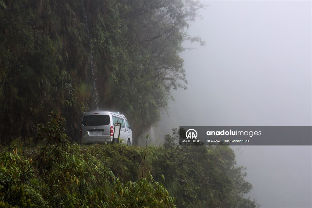 Descent from the summit towards the road to Los Yungas and the Death Road in La Paz