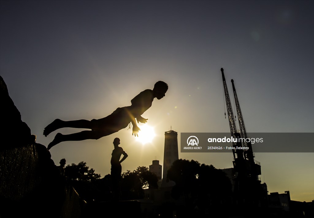 Pollution in the waters of Guanabara Bay in Rio de Janeiro