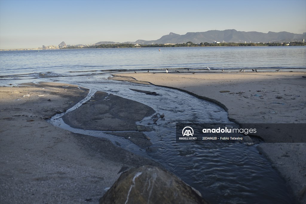 Pollution in the waters of Guanabara Bay in Rio de Janeiro