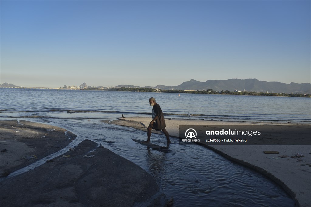Pollution in the waters of Guanabara Bay in Rio de Janeiro