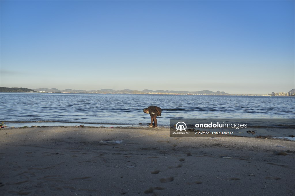 Pollution in the waters of Guanabara Bay in Rio de Janeiro