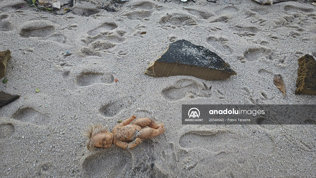 Pollution in the waters of Guanabara Bay in Rio de Janeiro