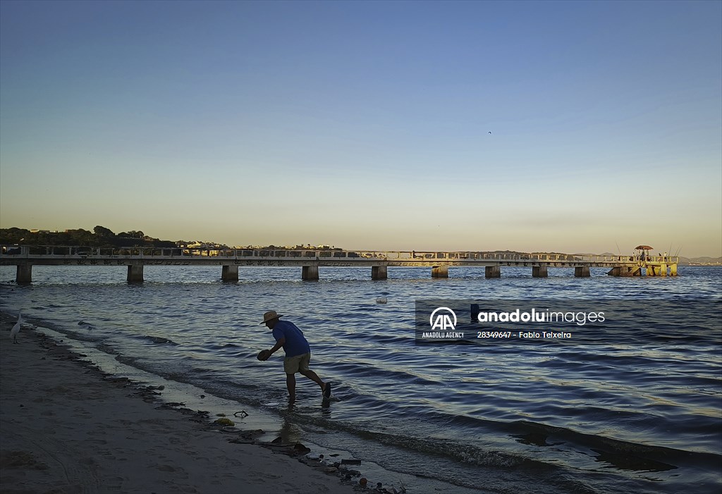 Pollution in the waters of Guanabara Bay in Rio de Janeiro