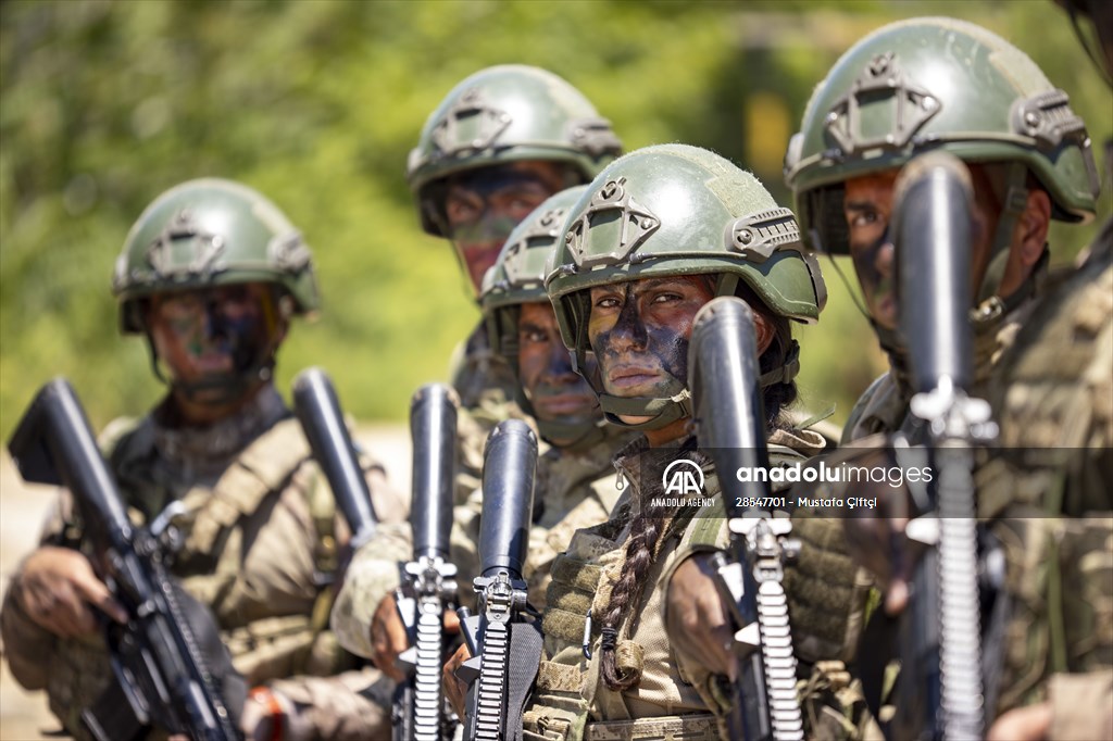 Military training of Turkish commandos in Turkiye's Isparta