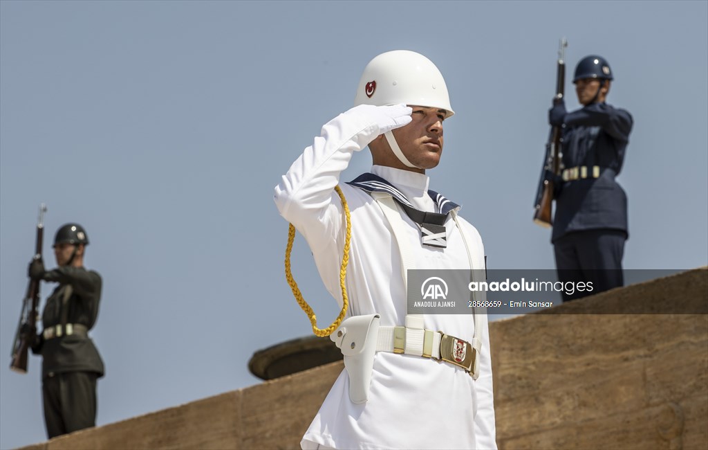 Cumhurbaşkanı Recep Tayyip Erdoğan Yüksek Askeri Şura üyeleri ile Anıtkabir'i ziyaret etti