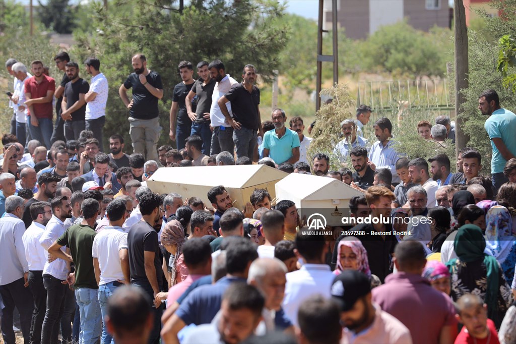 Mardin'deki trafik kazalarında hayatını kaybeden 19 kişinin cenazesi son yolcuğuna uğurlandı
