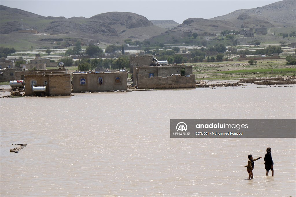 Heavy rains cause flash flooding in Yemen