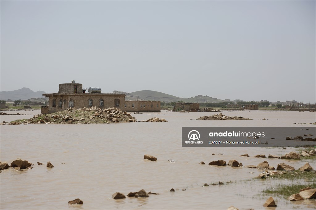 Heavy rains cause flash flooding in Yemen