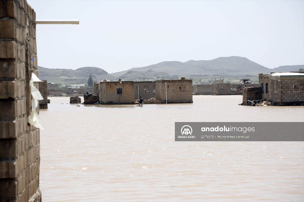 Heavy rains cause flash flooding in Yemen