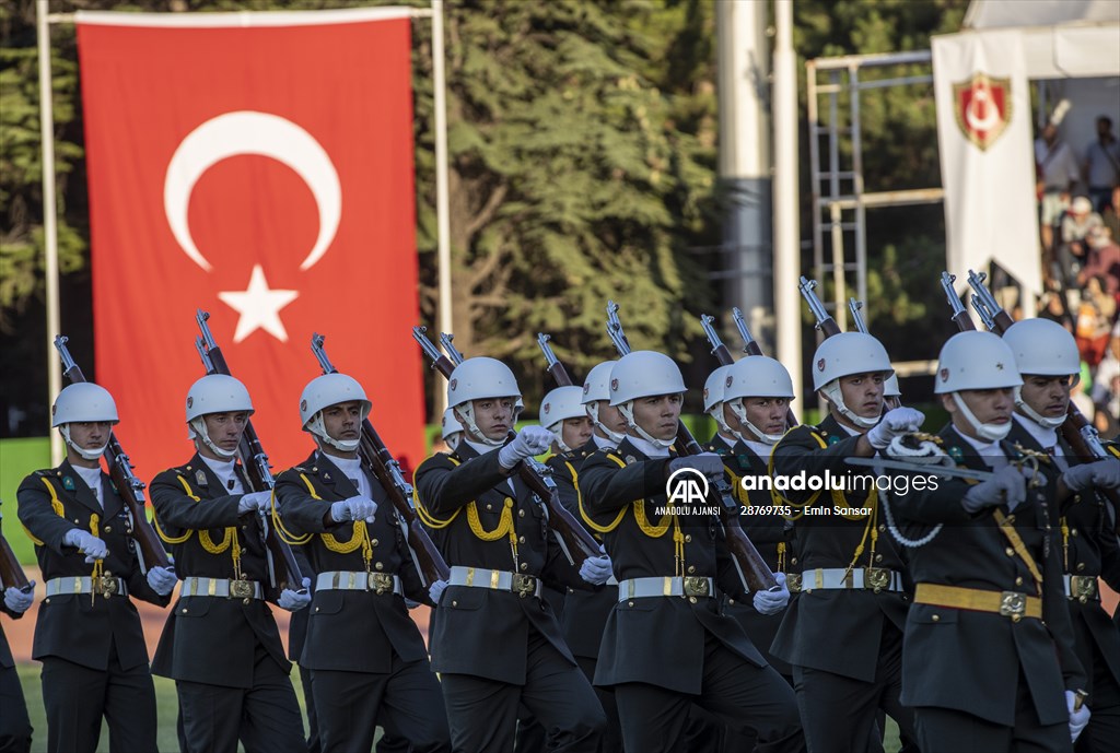 MSÜ Kara Harp Okulu Diploma Alma ve Sancak Devir Teslim Töreni