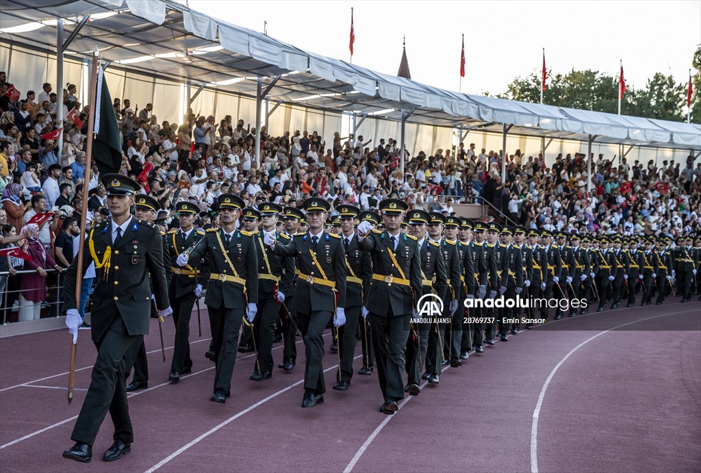 MSÜ Kara Harp Okulu Diploma Alma ve Sancak Devir Teslim Töreni