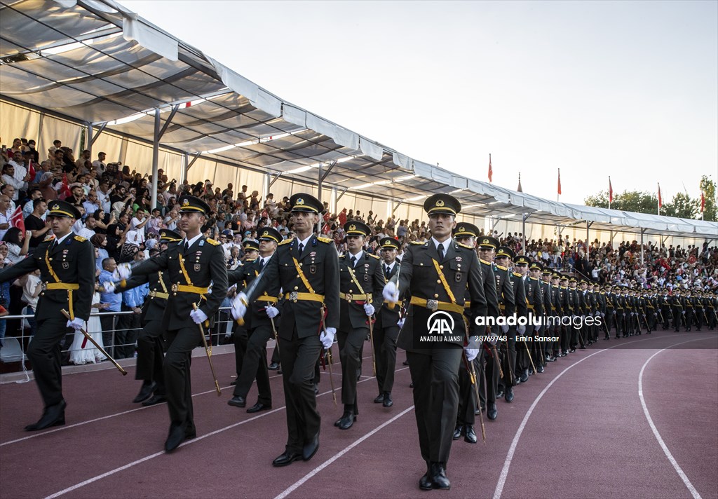 MSÜ Kara Harp Okulu Diploma Alma ve Sancak Devir Teslim Töreni