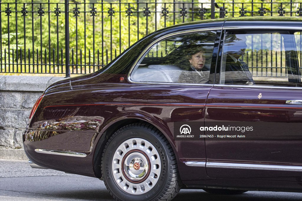 Queen Elizabeth II’s coffin travels from Balmoral Castle to the Palace of Holyroodhouse in Edinburgh