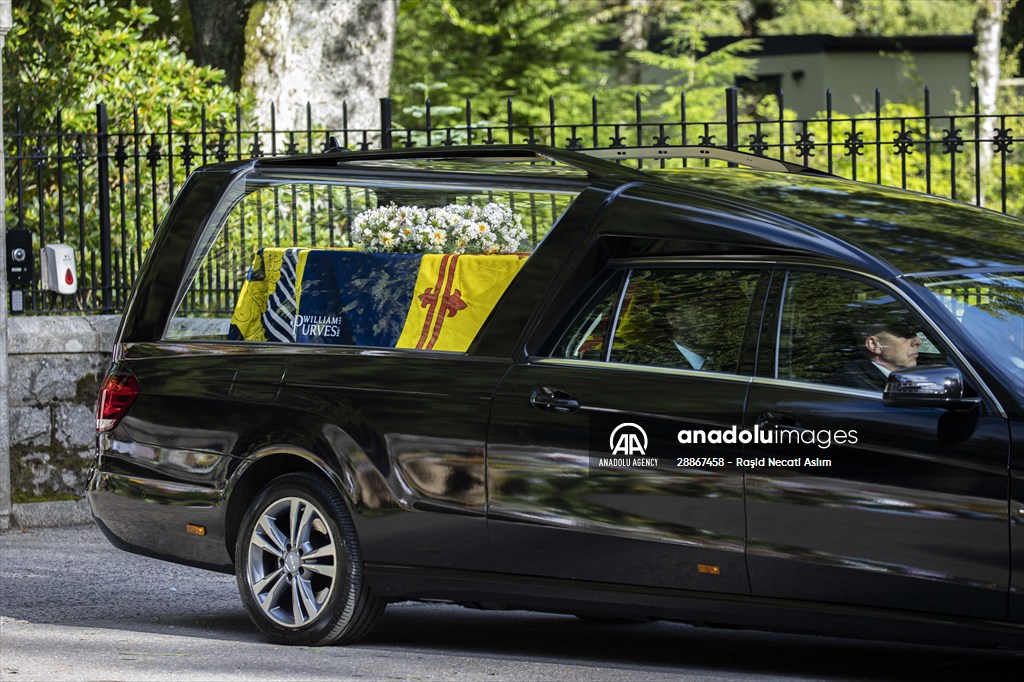 Queen Elizabeth II’s coffin travels from Balmoral Castle to the Palace of Holyroodhouse in Edinburgh