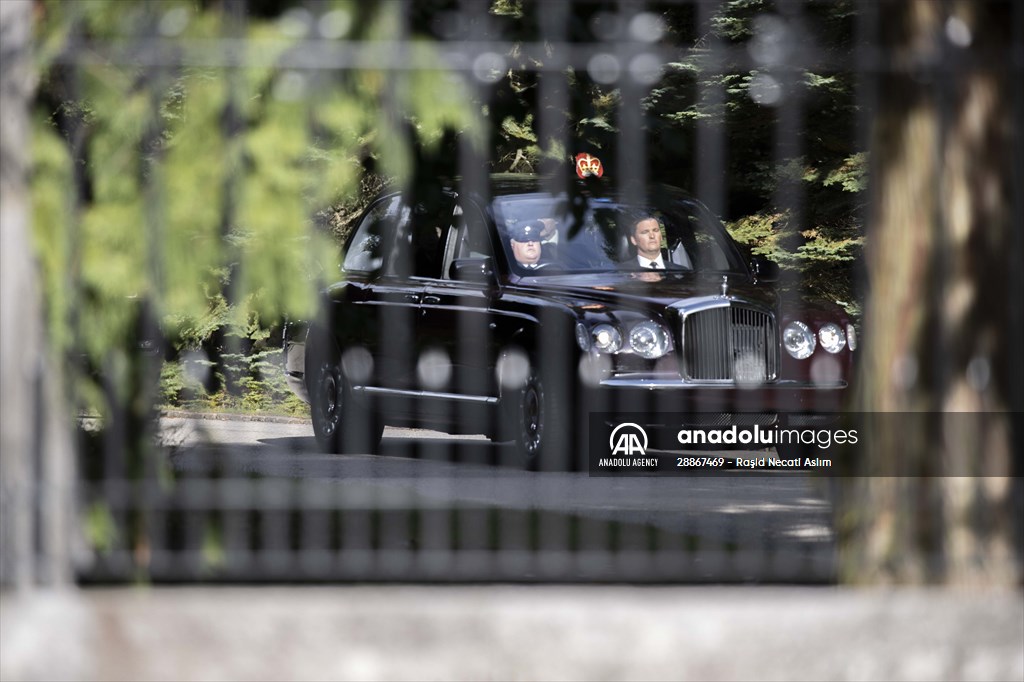 Queen Elizabeth II’s coffin travels from Balmoral Castle to the Palace of Holyroodhouse in Edinburgh