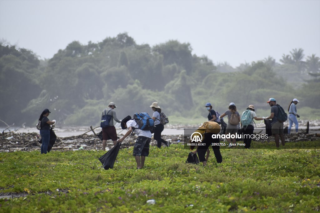 International Coastal Cleanup Day in El Salvador