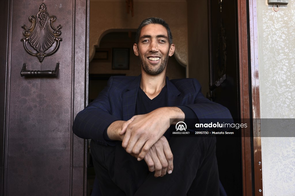 Sultan Kosen: World's tallest man and Guinness World Record holder