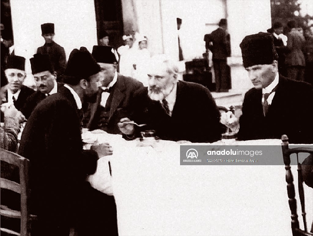 Mustafa Kemal Atatürk İzmit'te