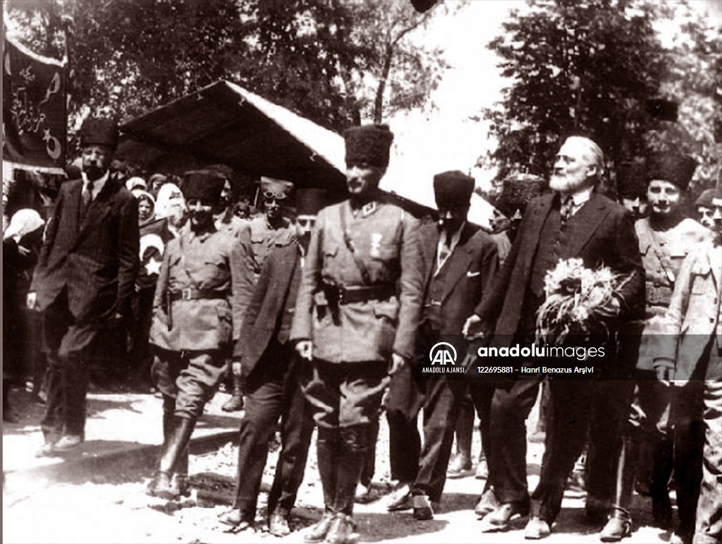 Mustafa Kemal Atatürk İzmit'te