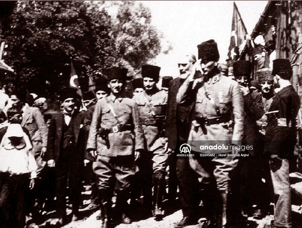 Mustafa Kemal Atatürk İzmit'te