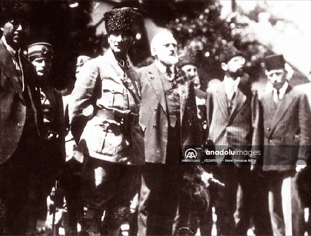 Mustafa Kemal Atatürk İzmit'te