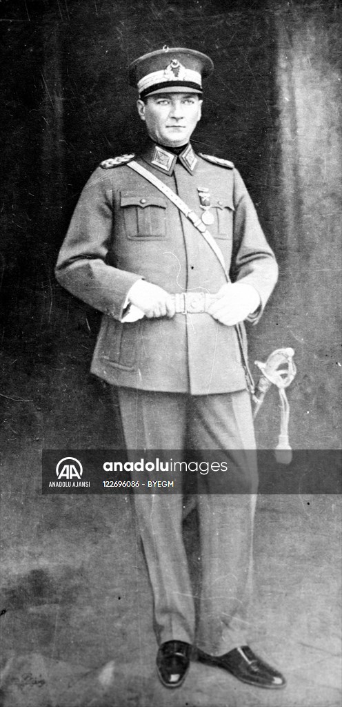 Mareşal üniformalı Atatürk Tablosu