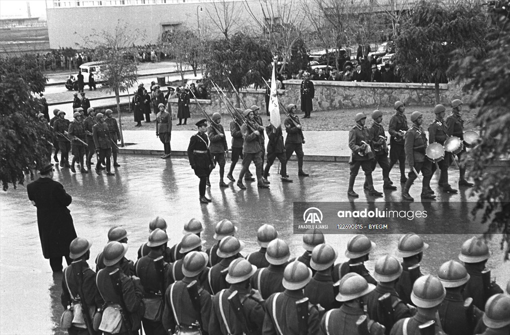 Atatürk'ün cenazesi Etnografya Müzesi'ne götürülüyor
