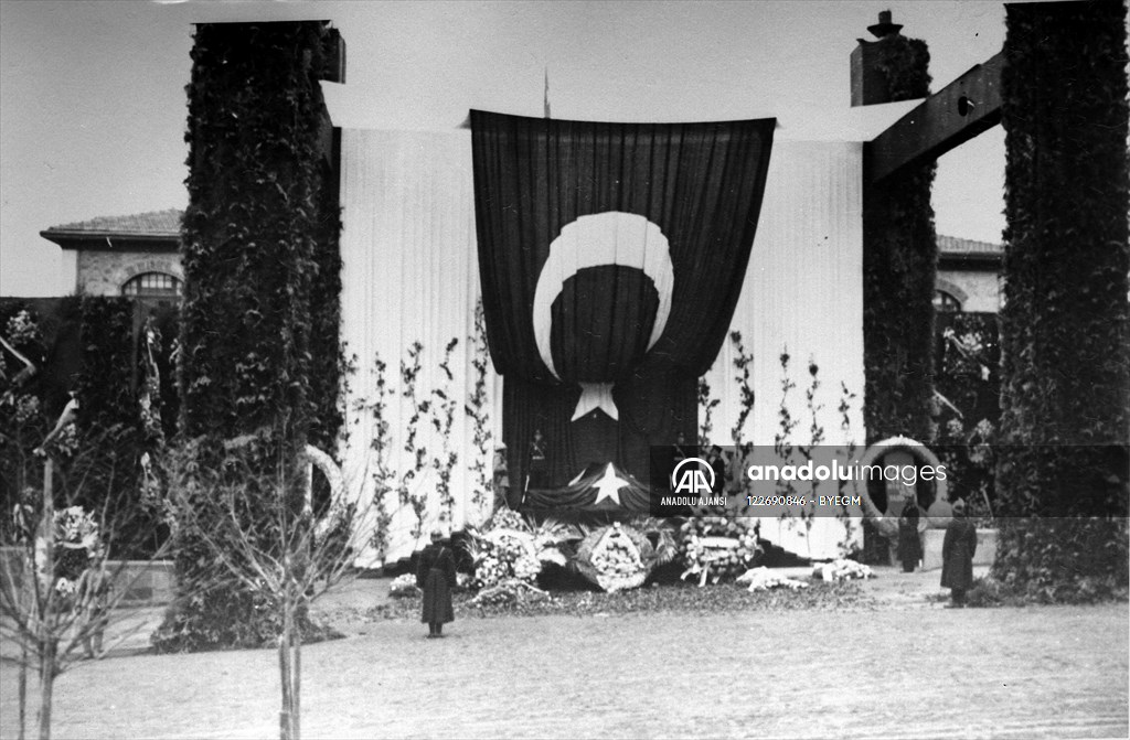 Atatürk'ün cenazesi TBMM'de