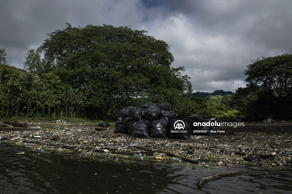 Cerron Grande Reservoir Pollution In El Salvador Anadolu Images